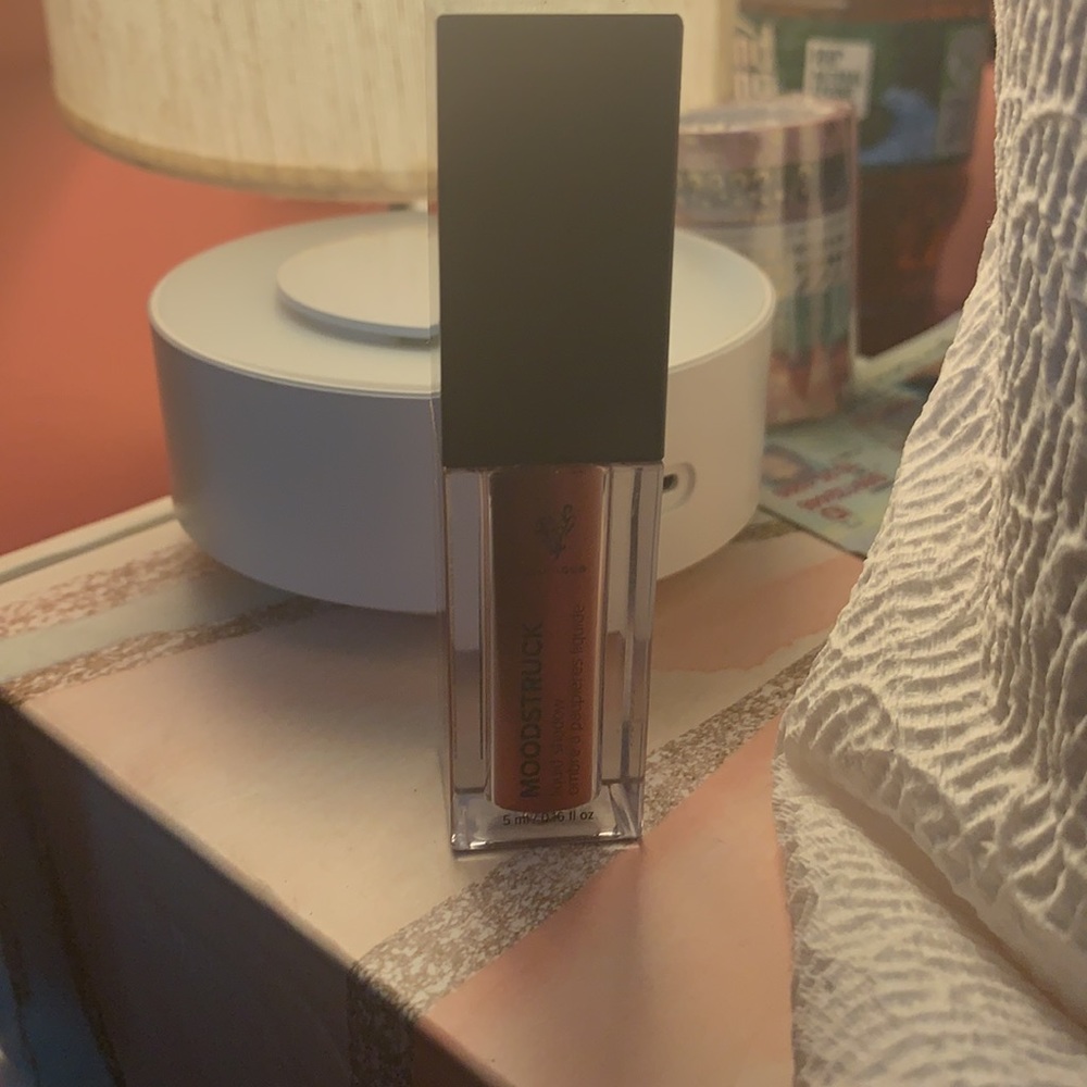Eyeshadow - Picture 2 of 3